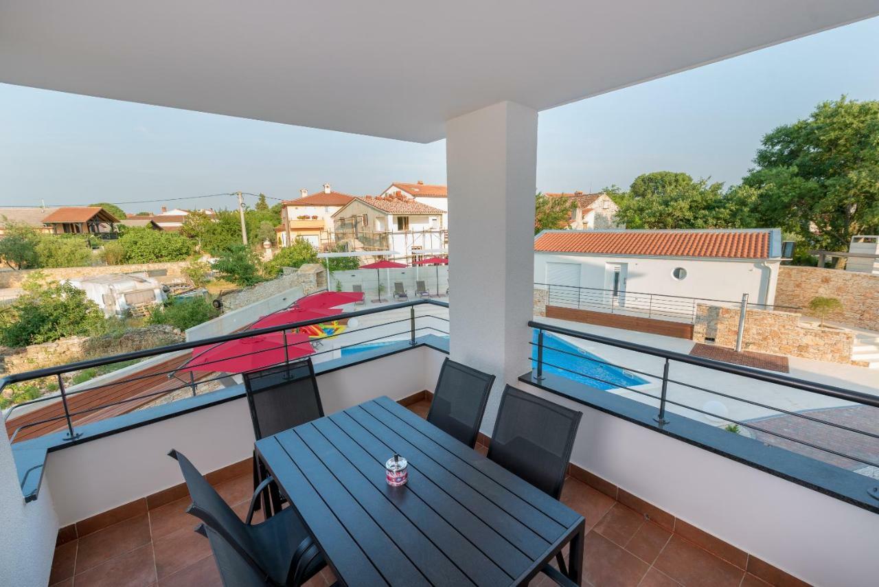 Villa Anja 1st floor Peroj Exteriör bild